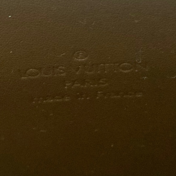 Genuine Louis Vuittion Small Vernis Purse - Picture 14 of 16